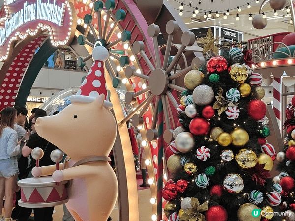 沙田新城市廣場聖誕裝飾很靚， 裝飾當中有水晶球噴雪效果充滿濃...