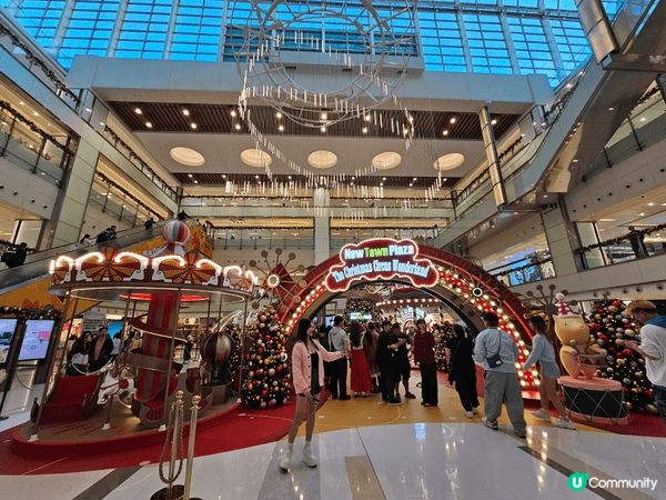 沙田新城市廣場聖誕裝飾很靚， 裝飾當中有水晶球噴雪效果充滿濃...