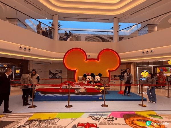 上環信德中心有巨型Micky Minnie打卡位，場內仲有很...