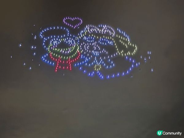 迪士尼樂園燈飾及無人機投射值得一去，非常美麗及高質。