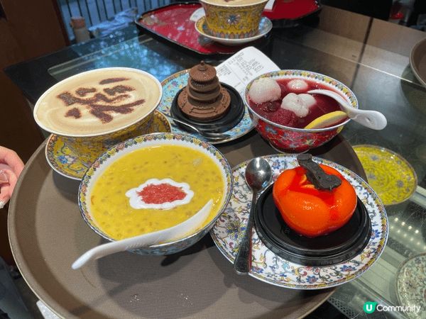 這兒是北京的天壇福宴, 每樣甜品都好精緻, 著名的妃子笑更是...