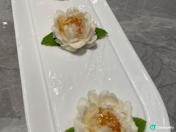 這兒是北京的天壇福宴, 每樣甜品都好精緻, 著名的妃子笑更是...