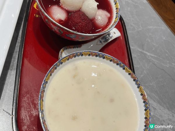 這兒是北京的天壇福宴, 每樣甜品都好精緻, 著名的妃子笑更是...