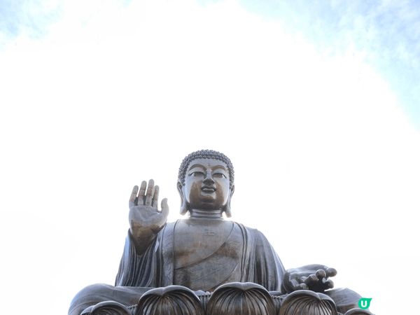 天壇大佛是全球最高的戶外青銅坐佛，十分壯觀宏偉，爬上268級...