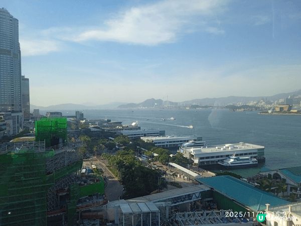 中環摩天輪，日間坐一次，晚上坐一次，有不同景致，感覺當然不同...