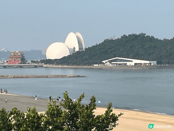 珠海是一個美麗的地方，沙灘附近的漁女和大劇院十分特別，珠海市...