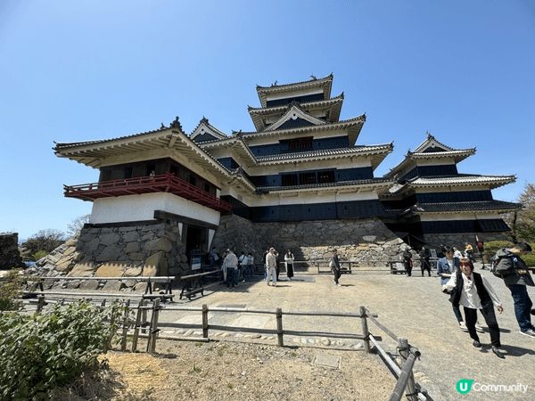 位於日本長野縣松本市，城內的天守為日本的十二座現存天守之一，...