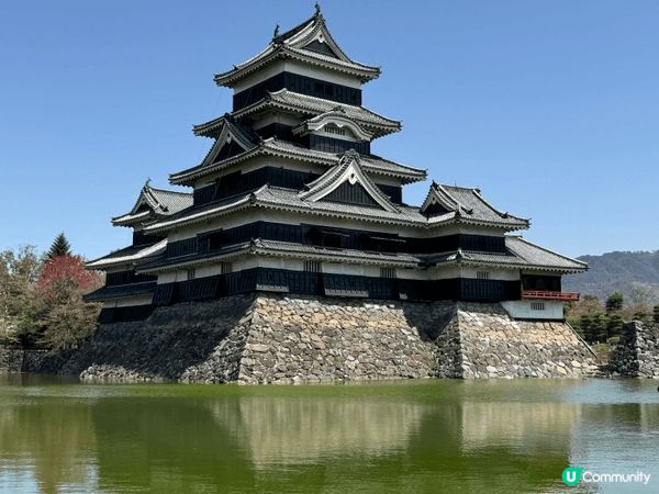 位於日本長野縣松本市，城內的天守為日本的十二座現存天守之一，...