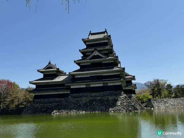 位於日本長野縣松本市，城內的天守為日本的十二座現存天守之一，...