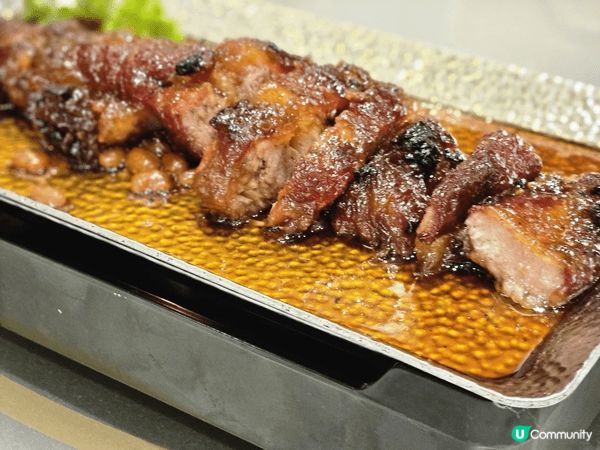 海港酒店每枱都食蟹，我哋都唔例外，但其實燒味都好好食，叉燒下...