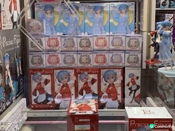 看了同學成功夾到公仔，立即躍躍欲試，居然真的夾到兩隻Poke...