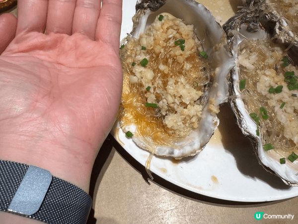 第一次帶爸媽到深圳的觀蠔品嘗大大隻又肥美的蠔，小朋友又有美味...