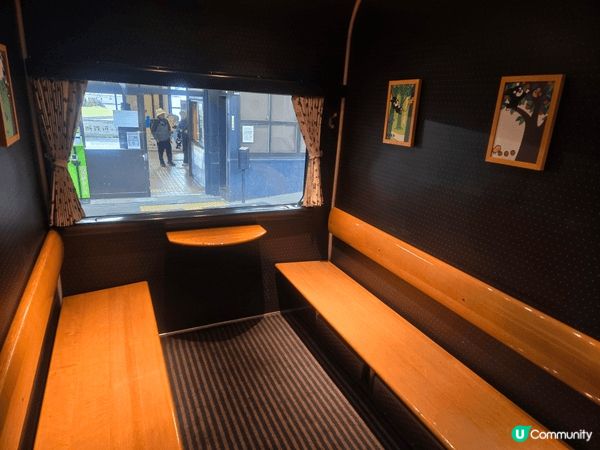 日本特別列車真好逛，內部裝潢而保養很好。