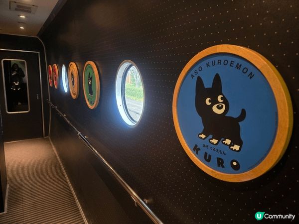 日本特別列車真好逛，內部裝潢而保養很好。