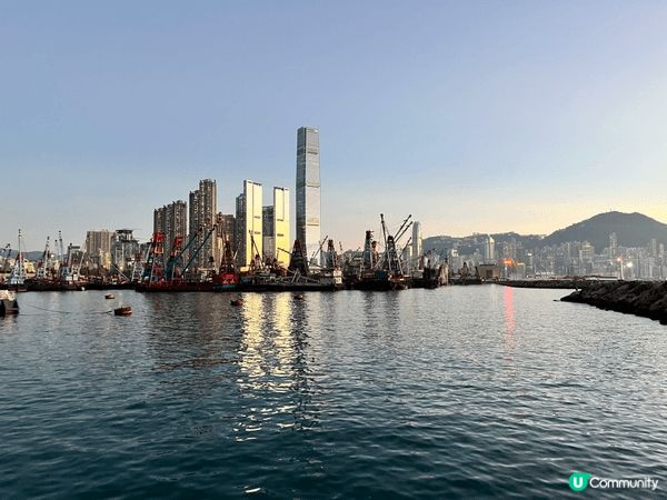 圖片一就去咗奧運海旁觀賞日落美景，圖片二就是去了中環碼頭觀賞...