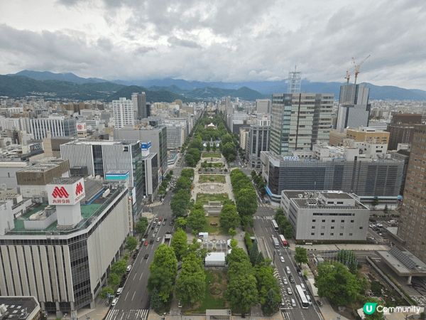 札幌電視塔聳立於大通公園東端，是札幌市區著名的地標與觀光景點...