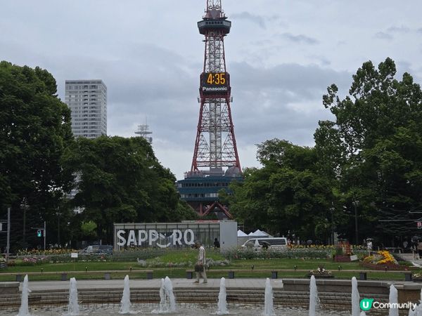 札幌電視塔聳立於大通公園東端，是札幌市區著名的地標與觀光景點...