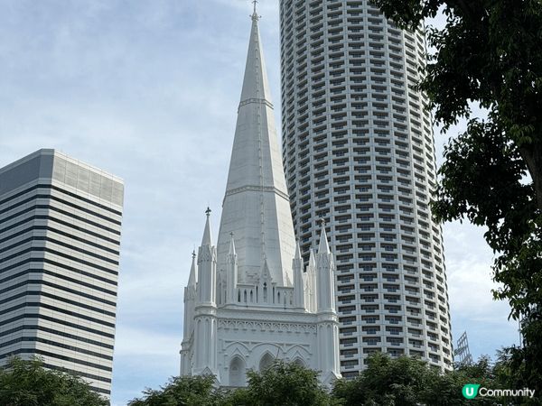 雖然好多人話新加坡同香港好似，但係我覺得新加坡嘅建築設計比香...