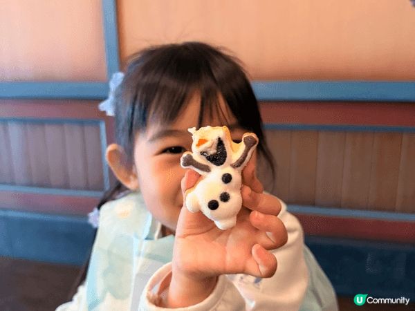 一家大細陪3歲姪女前往香港迪士尼慶祝生日。雖然遇上大埔火災而...