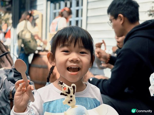 一家大細陪3歲姪女前往香港迪士尼慶祝生日。雖然遇上大埔火災而...