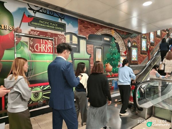 聖誕節在香港隨處可見，太古廣場的火車頭令人興奮