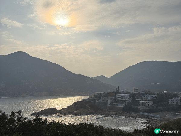 石澳係港島東面個靚靚海邊小村，沙灘細滑又乾淨，彩色小屋超出相...