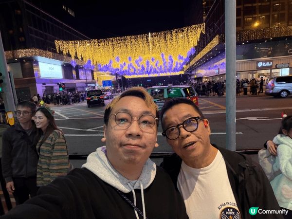 聖誕節當然要去尖東海旁睇燈飾啦！同最愛既人一齊歡度聖誕！