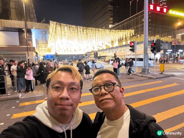 聖誕節當然要去尖東海旁睇燈飾啦！同最愛既人一齊歡度聖誕！