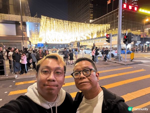 聖誕節當然要去尖東海旁睇燈飾啦！同最愛既人一齊歡度聖誕！