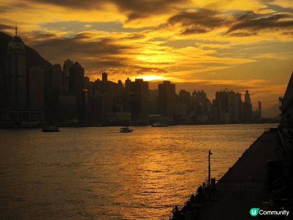 城門水塘、尖沙咀海傍及港島大風坳均為港人及許多遊客熟悉的打卡...