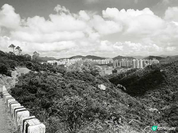 城門水塘、尖沙咀海傍及港島大風坳均為港人及許多遊客熟悉的打卡...