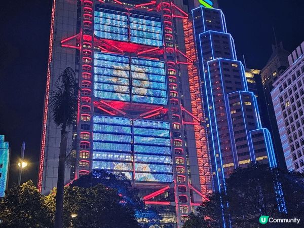 中環皇后像廣場花園將化身成夢幻的聖誕天地，更有著名歌星除夕倒...