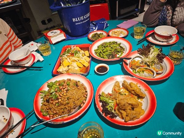 中環皇后像廣場花園將化身成夢幻的聖誕天地，更有著名歌星除夕倒...