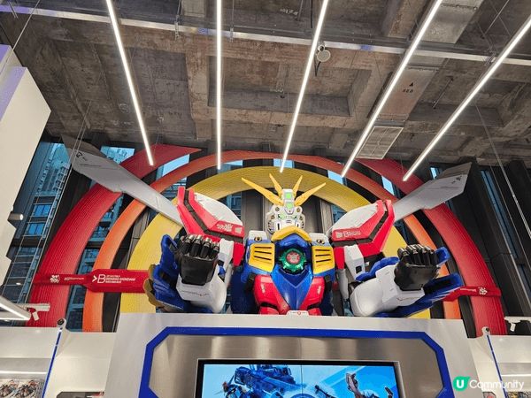 高達迷朝聖地，pop-up 活動進行中，限時購入限定模型，你...