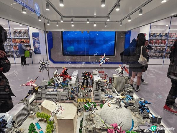 高達迷朝聖地，pop-up 活動進行中，限時購入限定模型，你...