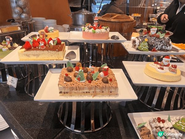 聖誕節當日去左八度海逸酒店食午市自助餐，不但食物有聖誕氣氛，...