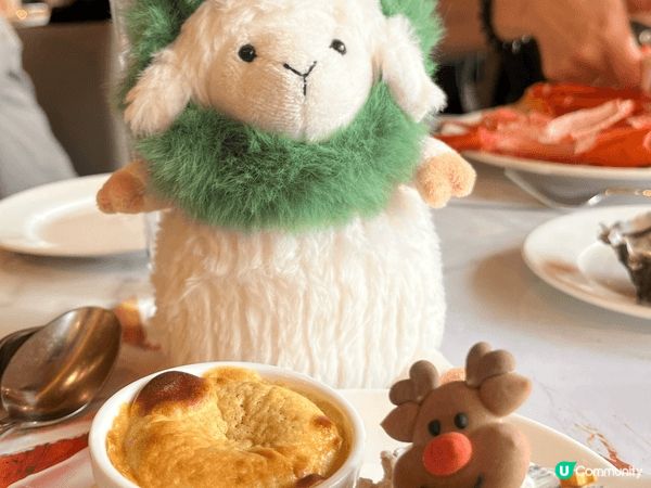 聖誕節當日去左八度海逸酒店食午市自助餐，不但食物有聖誕氣氛，...