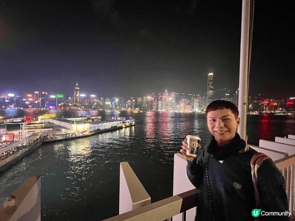 嘆住Lady M咖啡及蛋糕喺海港城露天停車場飽覧一下維港夜景
