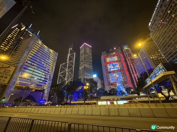 香港燈飾及幻影燈投射於香港現代化的高樓大廈，具備東方美的節日...