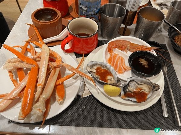 同屋企人食個聖誕自助餐！有甜品之餘！大人仲有海鮮新鮮又好味😋...