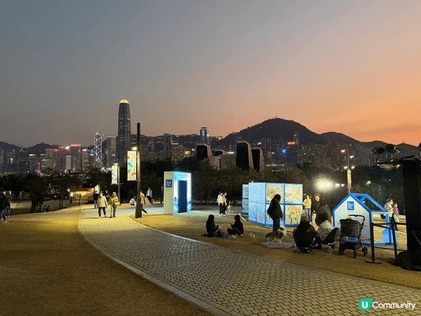 西九聖誕市集附近可以野餐 , 帶小朋友去放電一流, 仲可以帶...