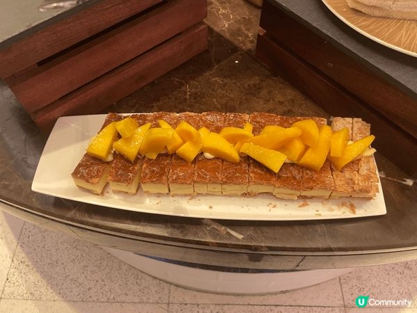 Marco Polo 咖啡廳自助晚餐款式多樣，讓人目不暇給。...