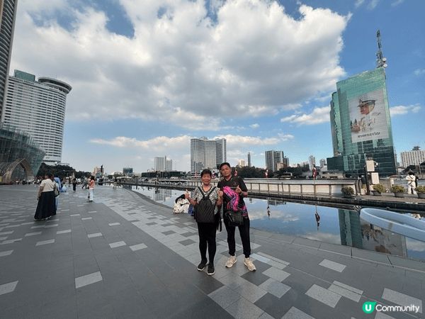 １２月帶父母去泰國曼谷旅行，　他們很喜歡這個地方，　有風景的...