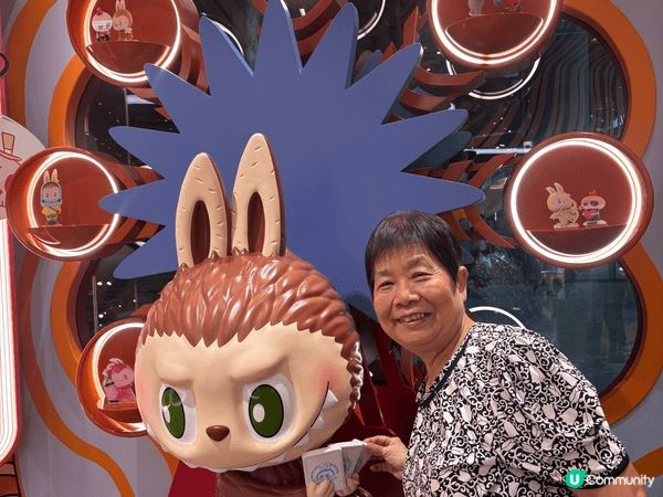 １２月帶父母去泰國曼谷旅行，　他們很喜歡這個地方，　有風景的...