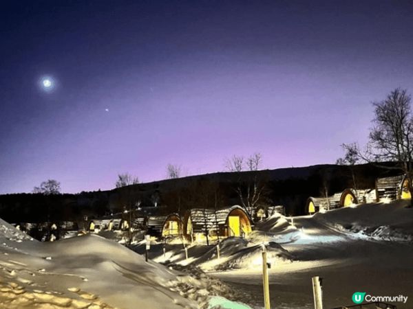 今次旅行去挪威洪寧斯沃格，真係超幸運睇到北極光，呈現橙色和綠...