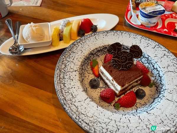 今年收到一份驚喜禮物🎁— 迪士尼度假區住宿券😍