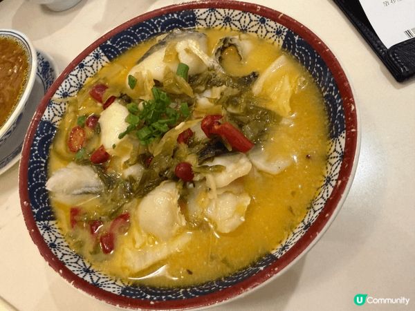今次去左灣仔智尊餐廳食左下午茶，完全估唔到下午茶都會有酸菜魚...