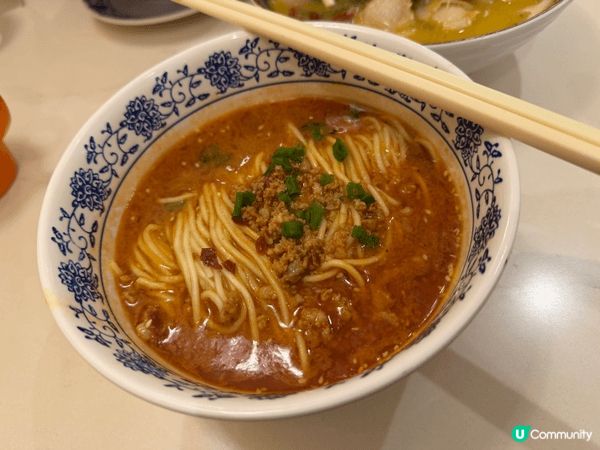 今次去左灣仔智尊餐廳食左下午茶，完全估唔到下午茶都會有酸菜魚...
