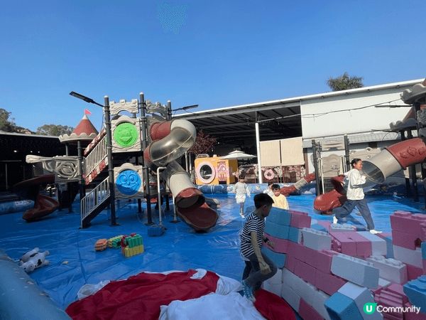 龍鼓灘海邊燒烤場坐擁開揚海景與日落黃昏，任燒任食無限時，場內...