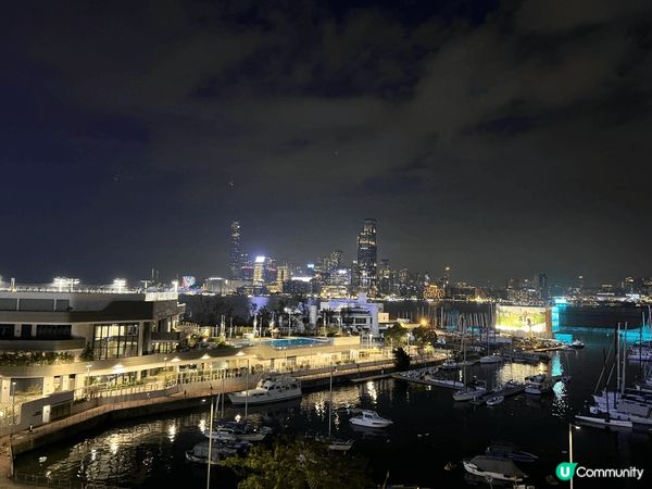 銅鑼灣世貿中心的空中花園，景色優美，環境舒適，係大人、小朋友...